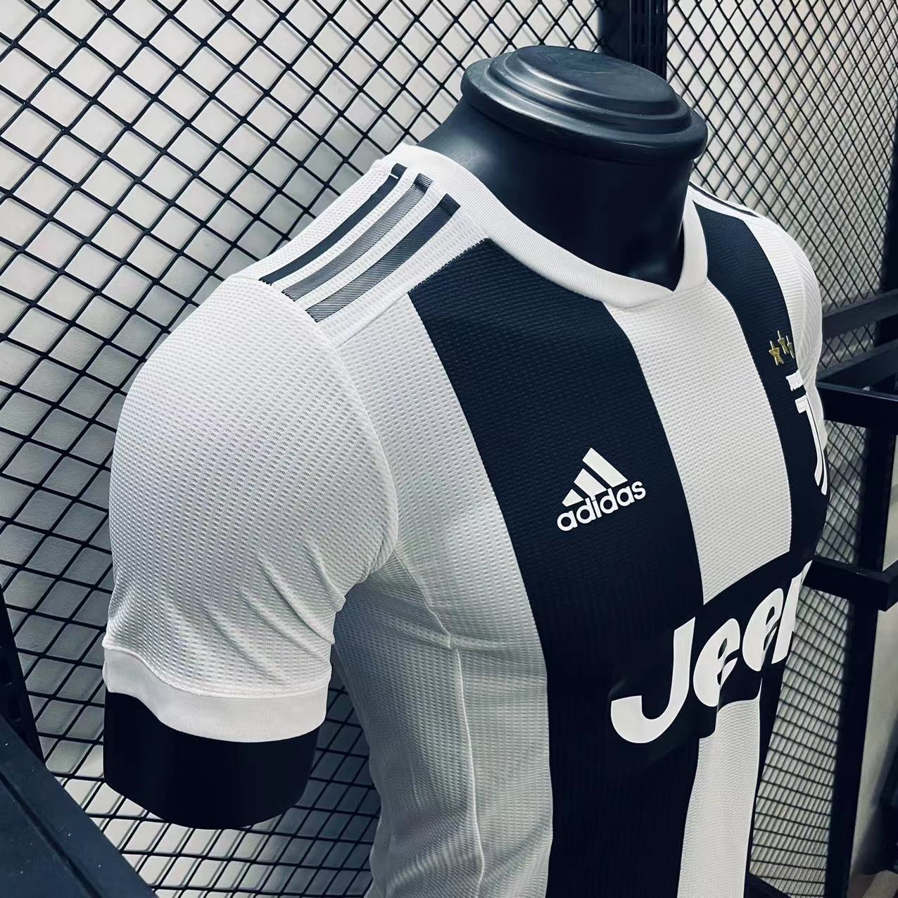 Camiseta Versión Jugador Juventus Local 18/19