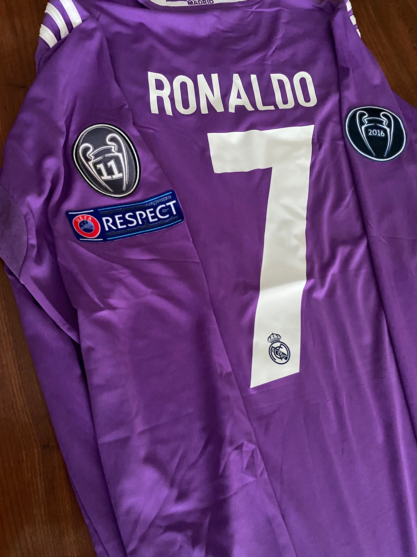 Kit completo Versión Jugador Real Madrid Visita 2016-2017